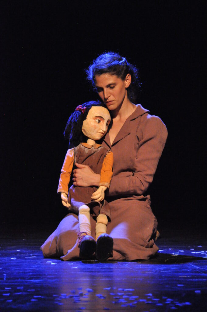 Figure 7: Hava the Adult and Hava the Child Puppet hugging each other in the ending scene. (Photo: Alon Piat)