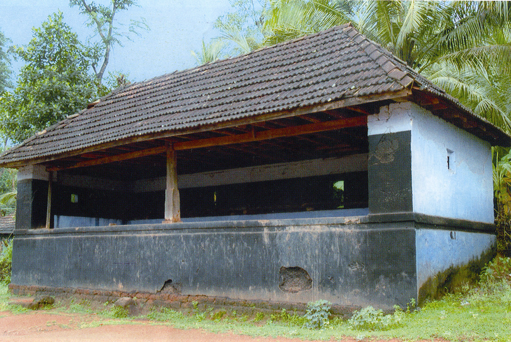 Figure 1: Kavalappara Ariyankavu Temple playhouse in Kerala in 2012. (Photo: Rahul Koonathara)